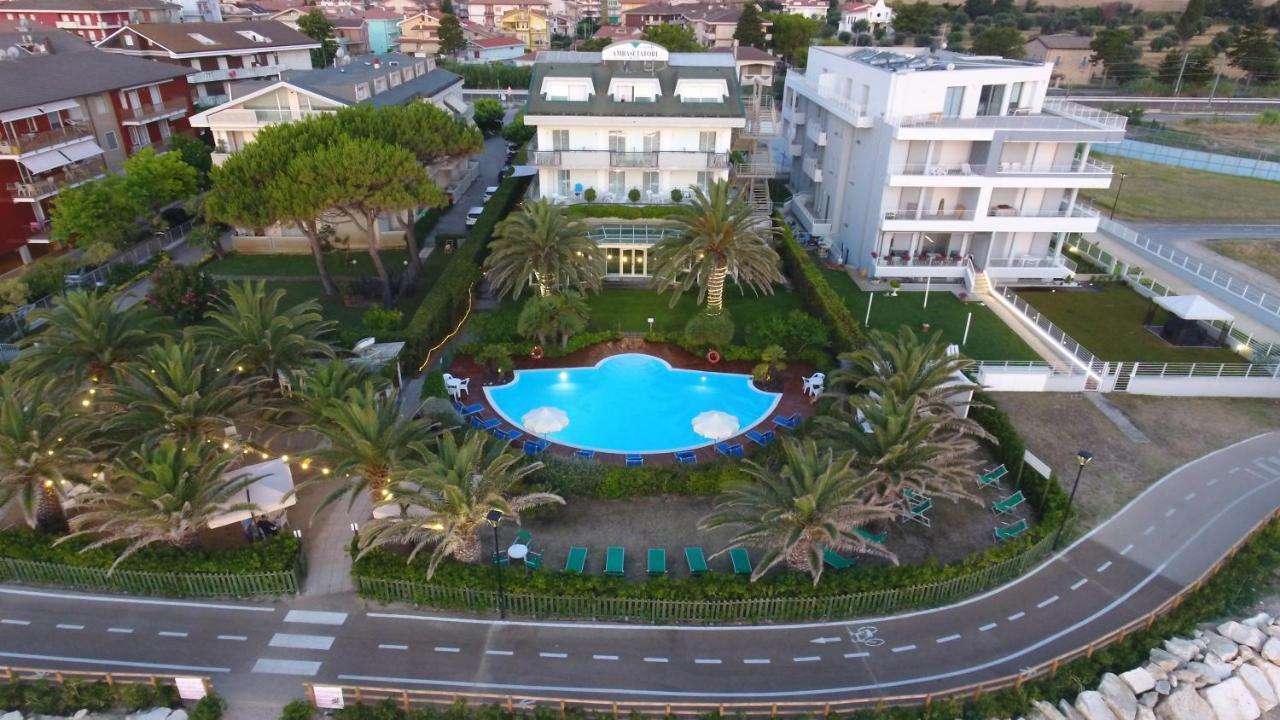 Hotel Ambasciatori Pineto Esterno foto