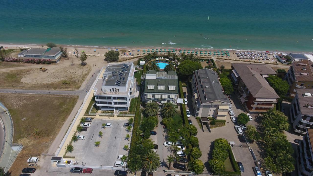 Hotel Ambasciatori Pineto Esterno foto