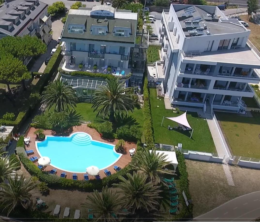 Hotel Ambasciatori Pineto Esterno foto