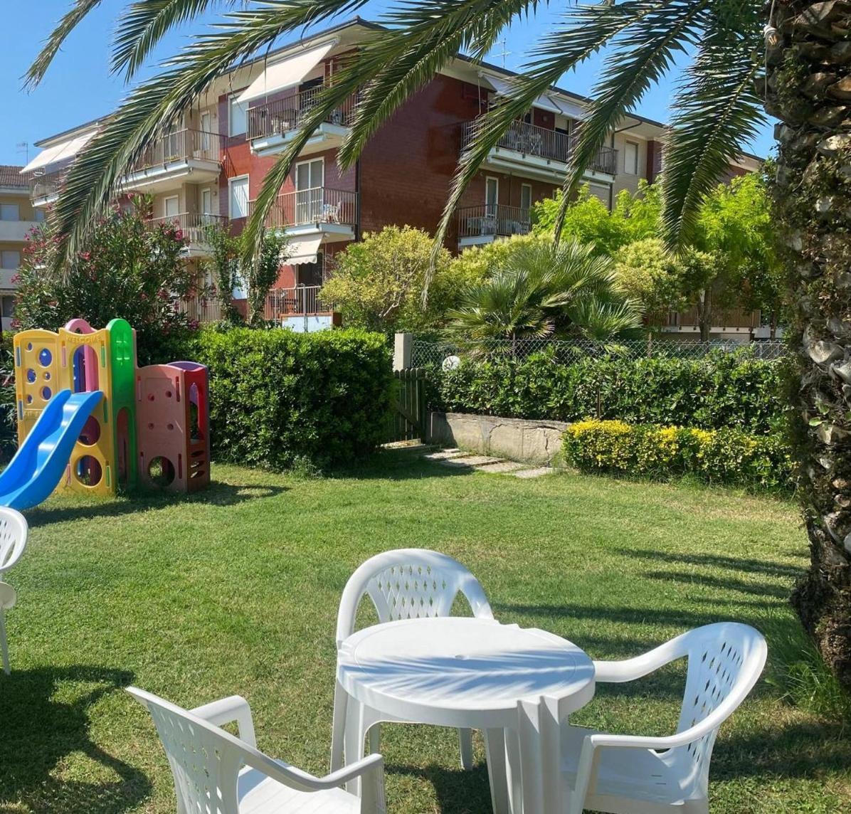 Hotel Ambasciatori Pineto Camera foto
