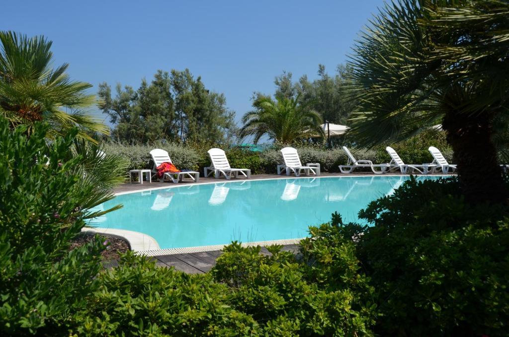 Hotel Ambasciatori Pineto Esterno foto