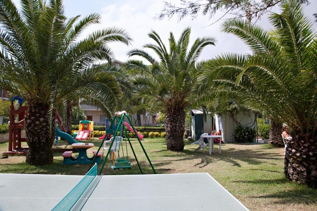 Hotel Ambasciatori Pineto Esterno foto