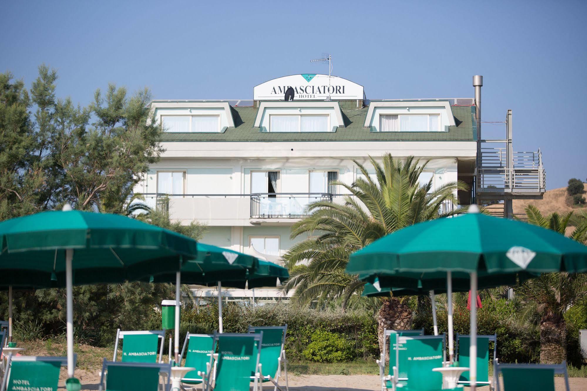 Hotel Ambasciatori Pineto Esterno foto